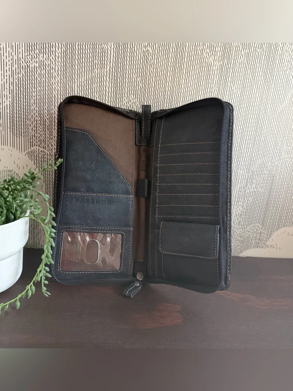 Fossil Vintage NWOT Leather Passport Wallet Travel Organizer Black Airplane